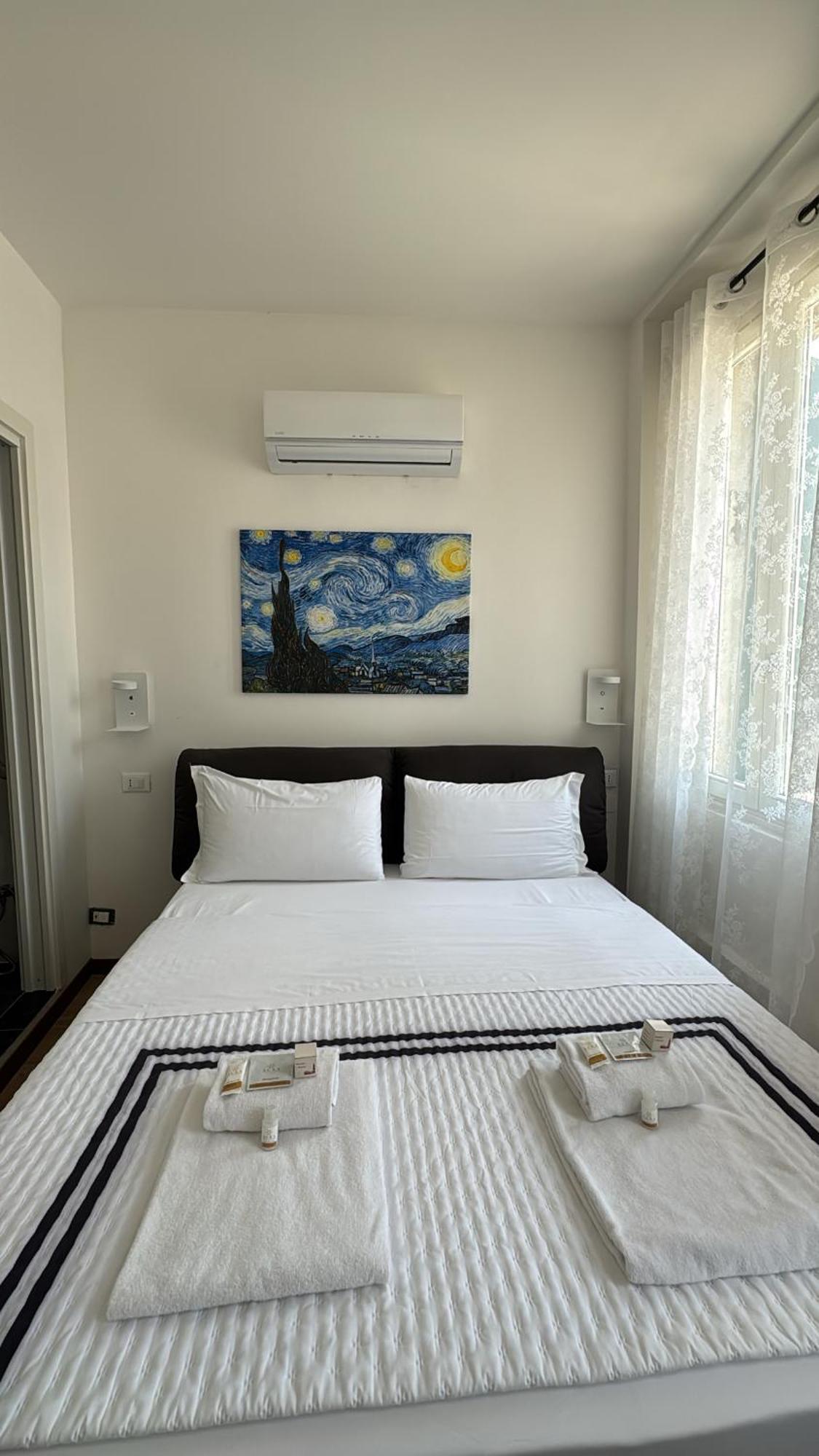 Double Room Private Bathroom