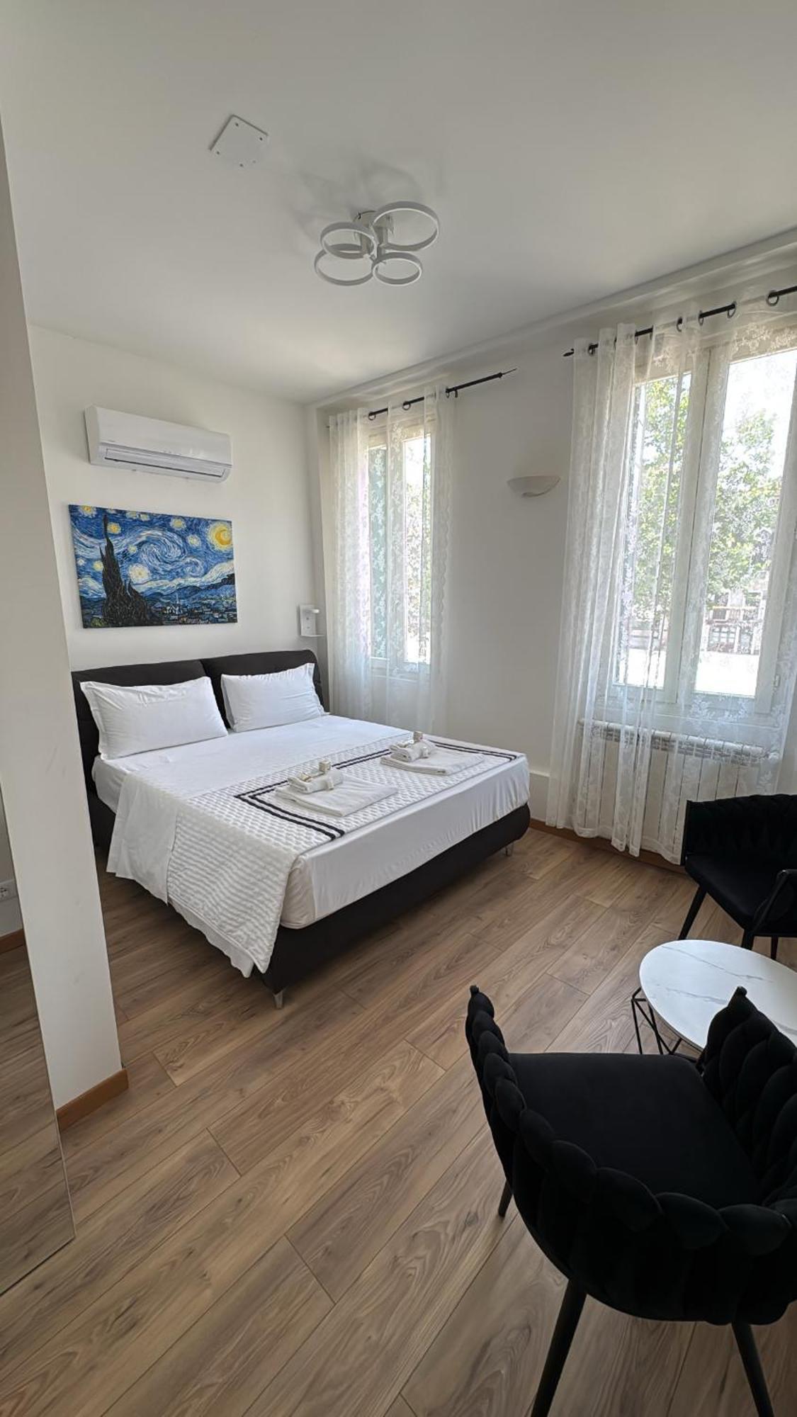 Double Room Private Bathroom